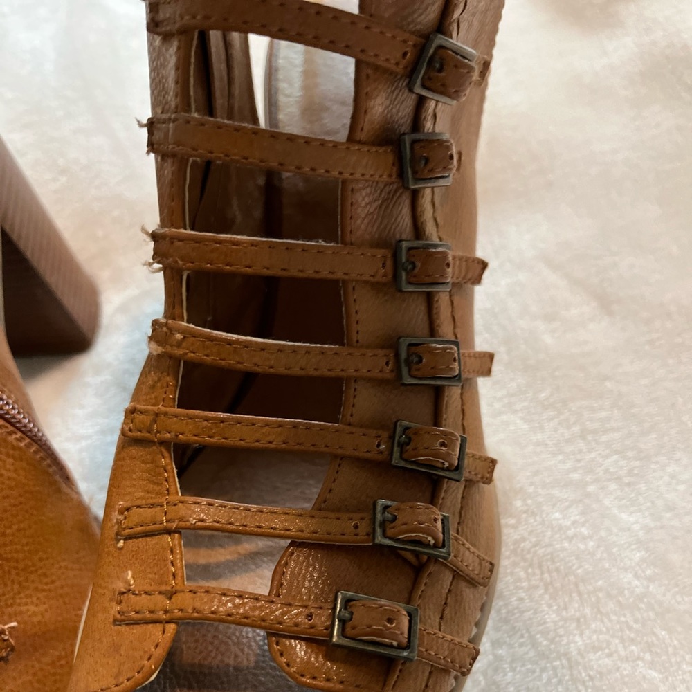 Heels - Picture 3 of 5